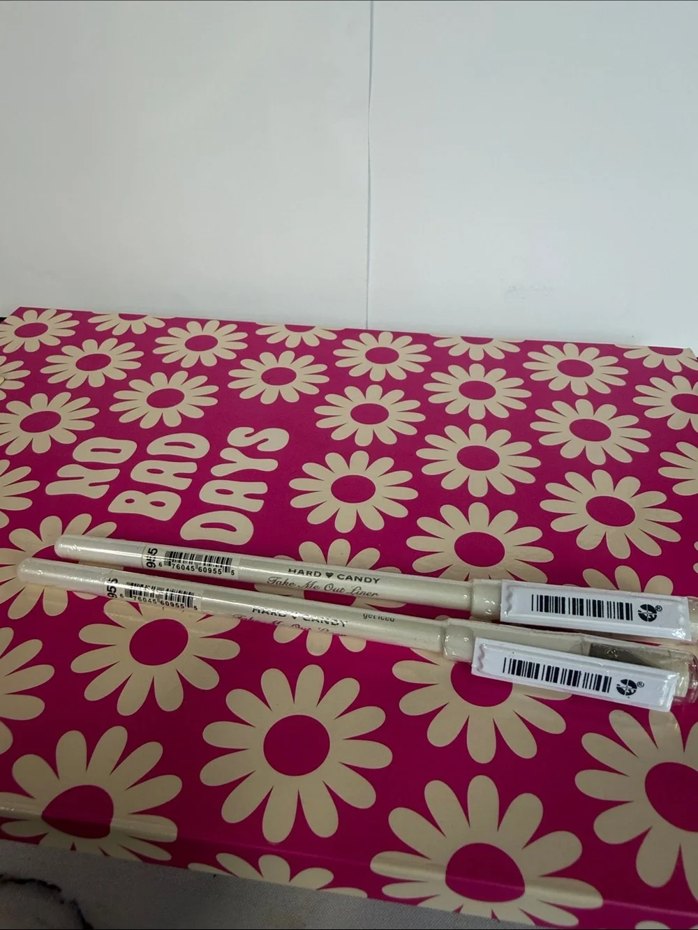 Hard Candy White Eyeliner& Detail Pencil with Built-In Sharpener Get Iced